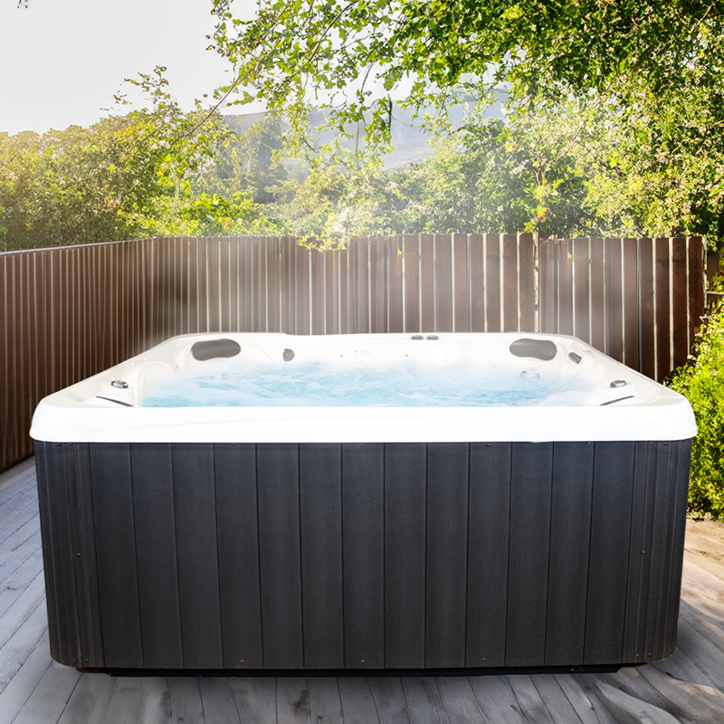 NorthFlo 735 Hot Tub (Alpine White / Charcoal) | Pool Supplies Canada